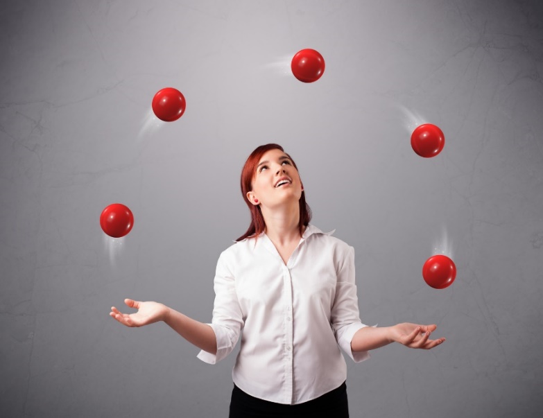 woman juggling 5 balls