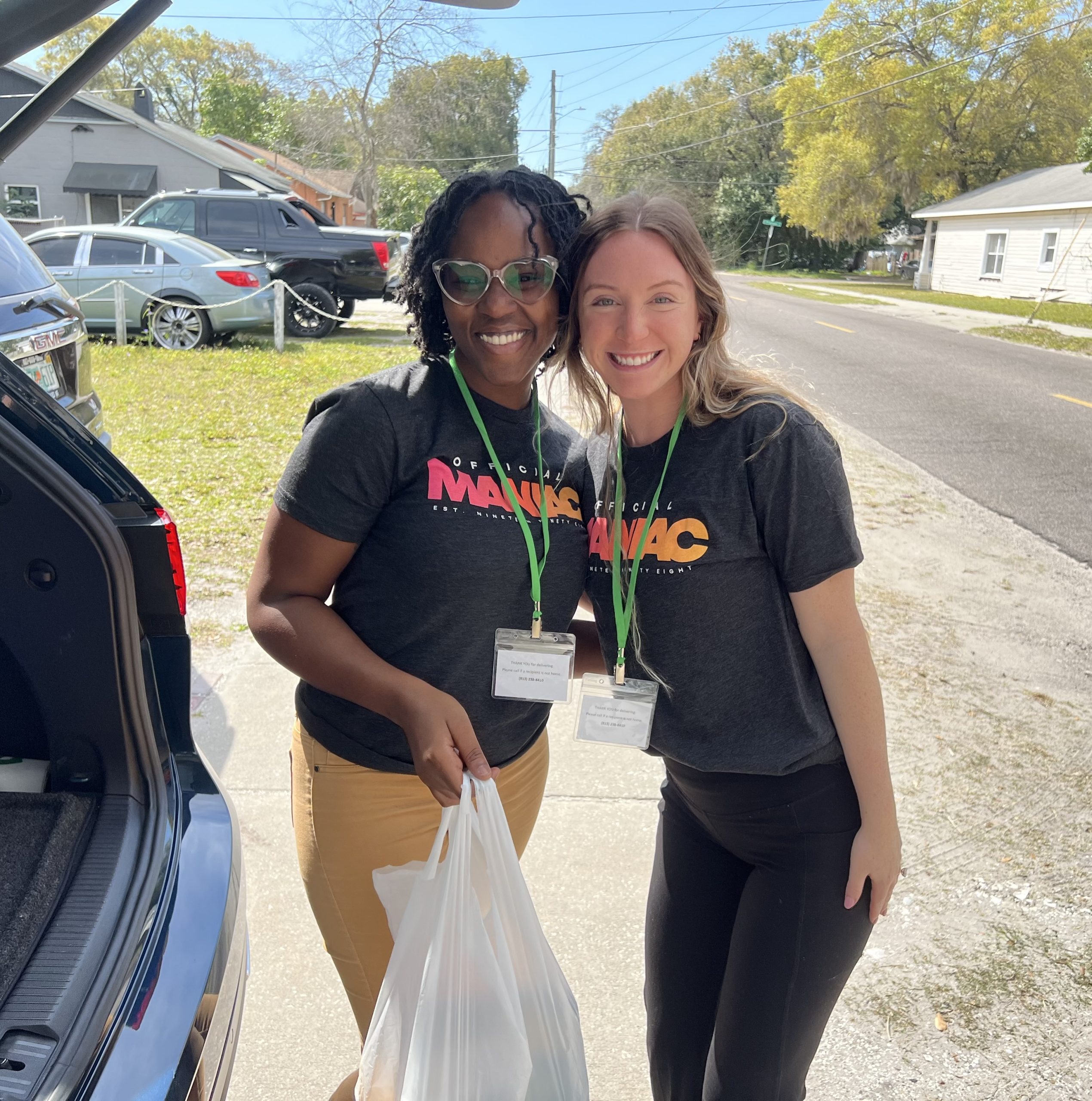 postcardmania volunteers at meals on wheels of tampa