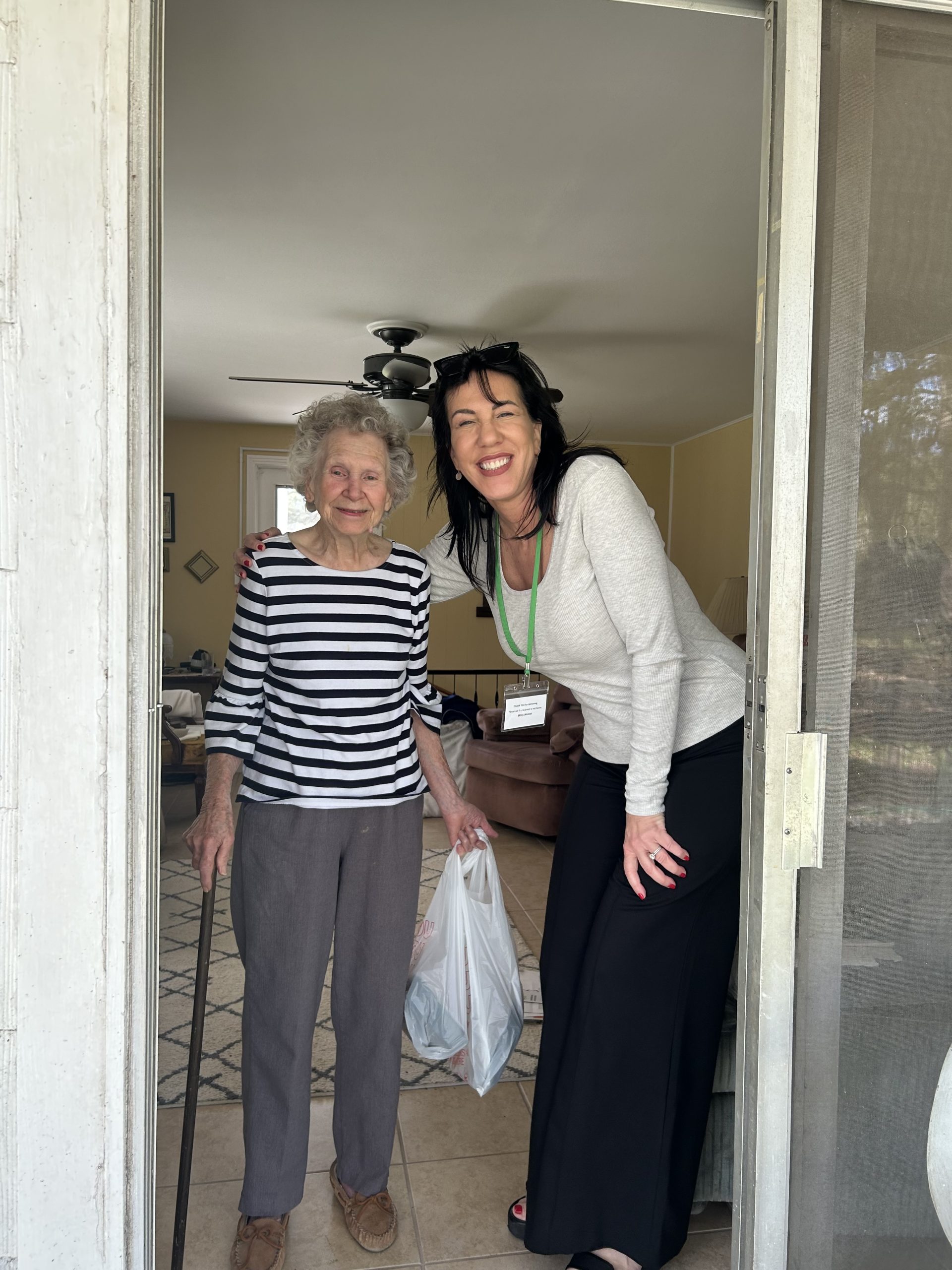 postcardmania volunteers at meals on wheels of tampa