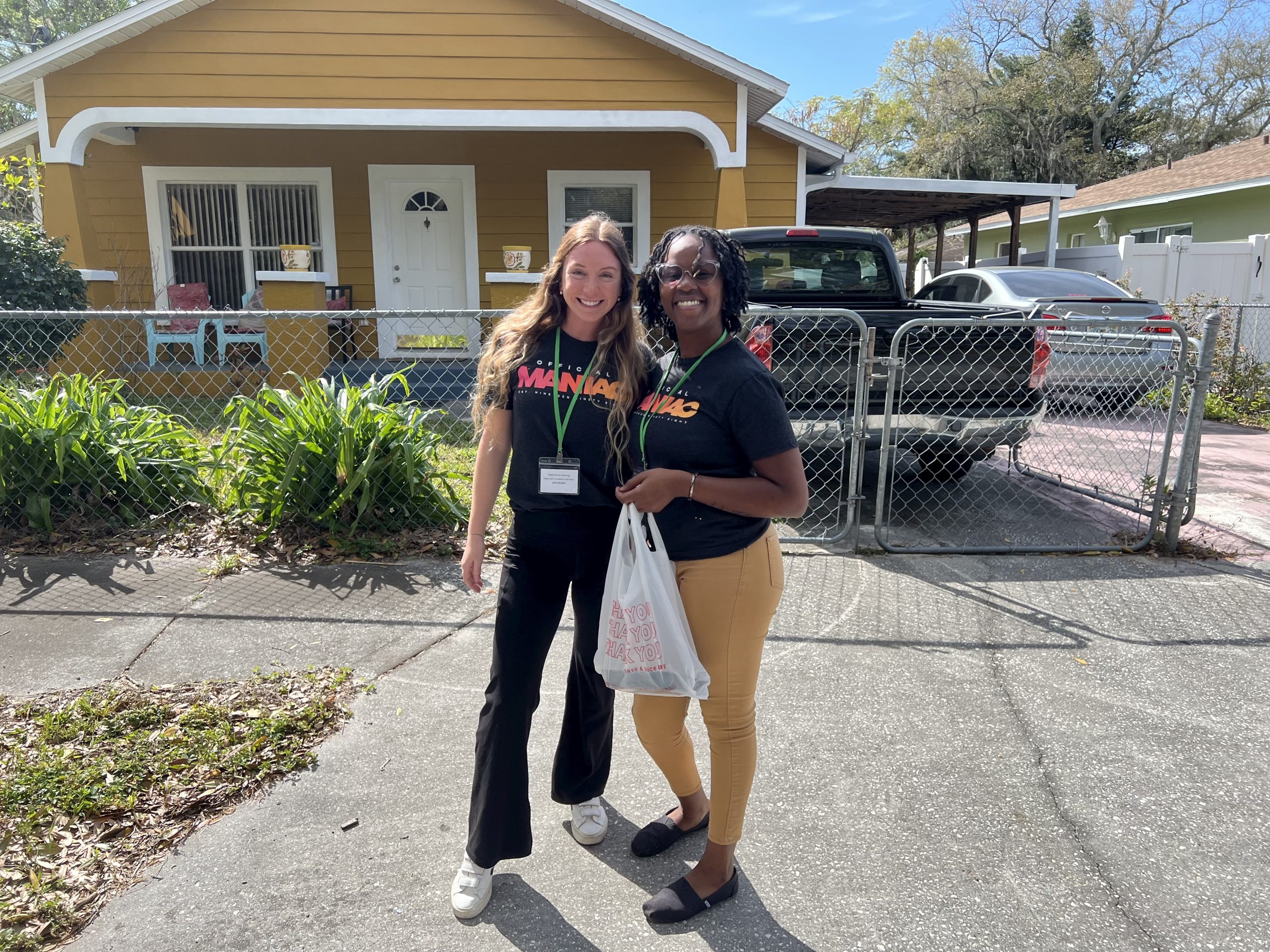 postcardmania volunteers at meals on wheels of tampa