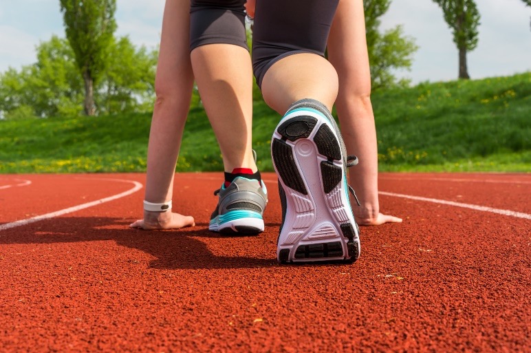 track runner ready to run at starting line